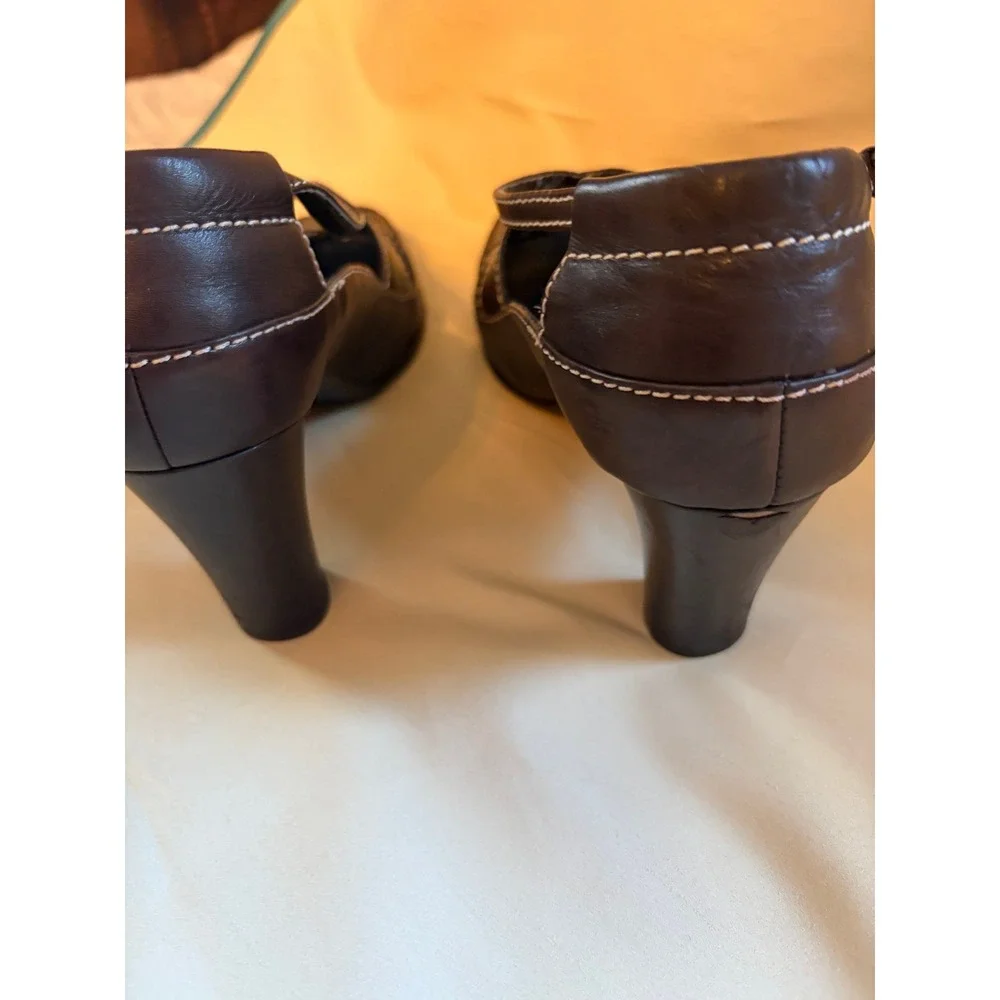 AEROSOLES step into